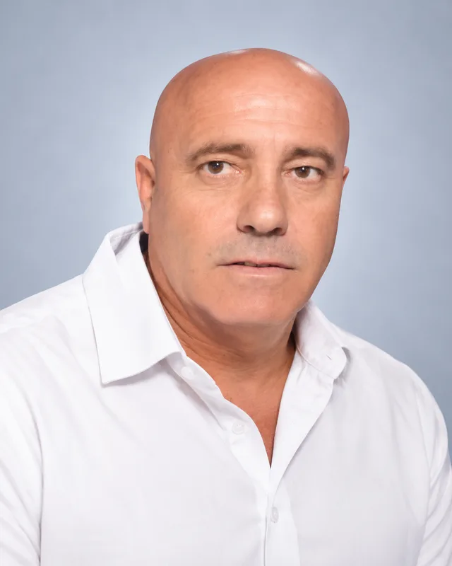 אבי נאסימי, מנהל אחזקה (מוסך)