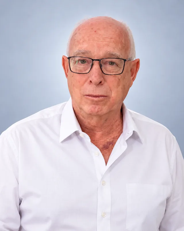 יוסי קורנפלד, מנהל תיק לקוח