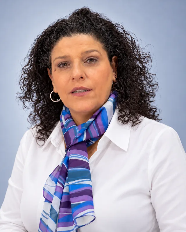 מירב דהן, פקידה